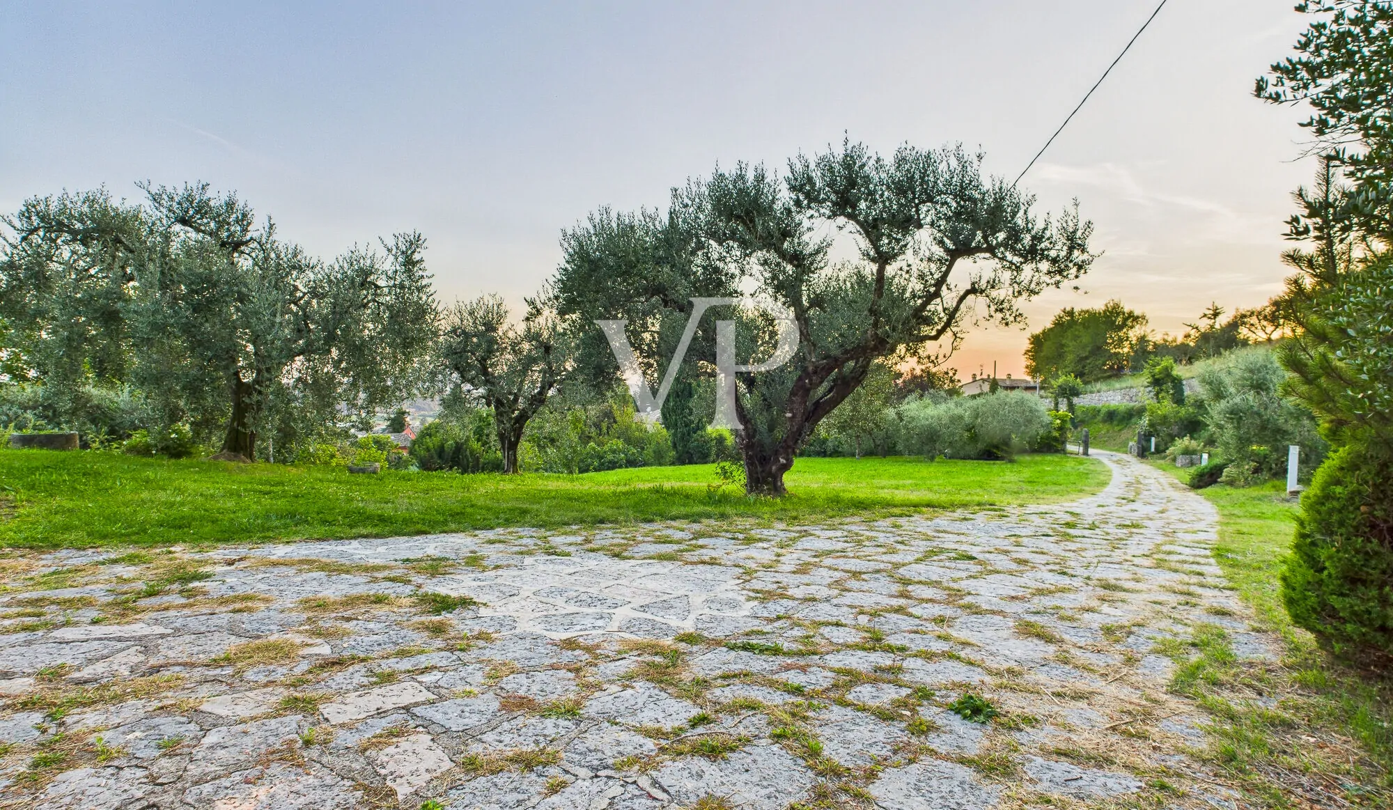Elegante villa con ampio parco privato a Caprino Veronese – Località Caiar