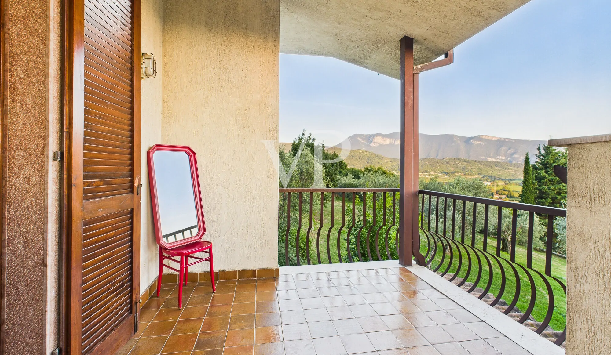 Elegante villa con ampio parco privato a Caprino Veronese – Località Caiar