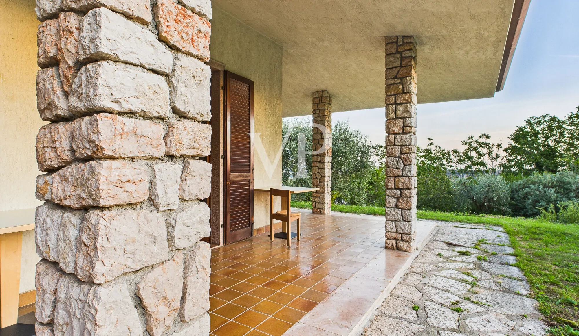 Elegante villa con ampio parco privato a Caprino Veronese – Località Caiar