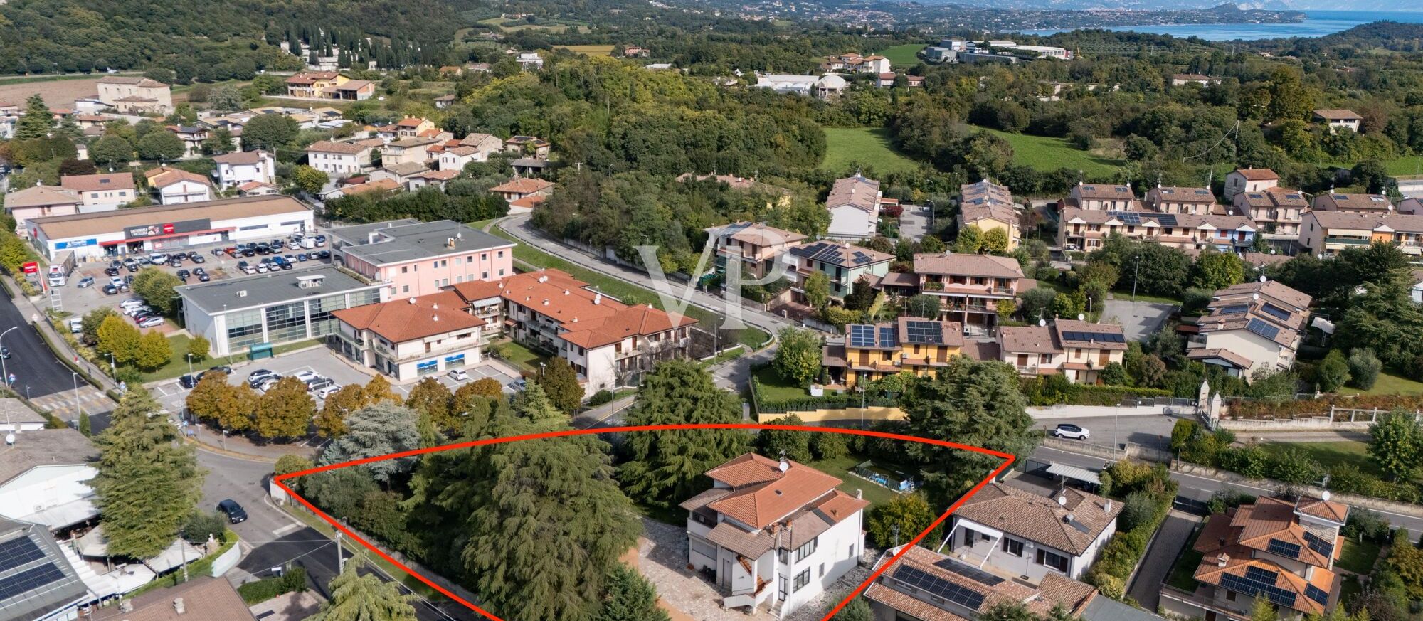 Villa mit zwei unabhängigen Wohnungen und großem Park in Lonato del Garda