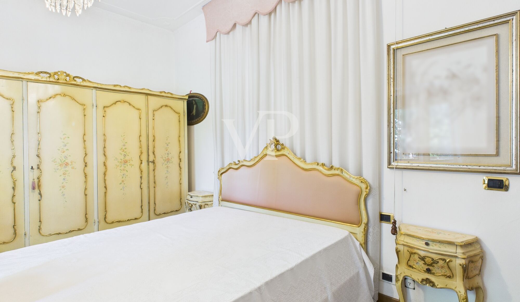 Villa mit zwei unabhängigen Wohnungen und großem Park in Lonato del Garda