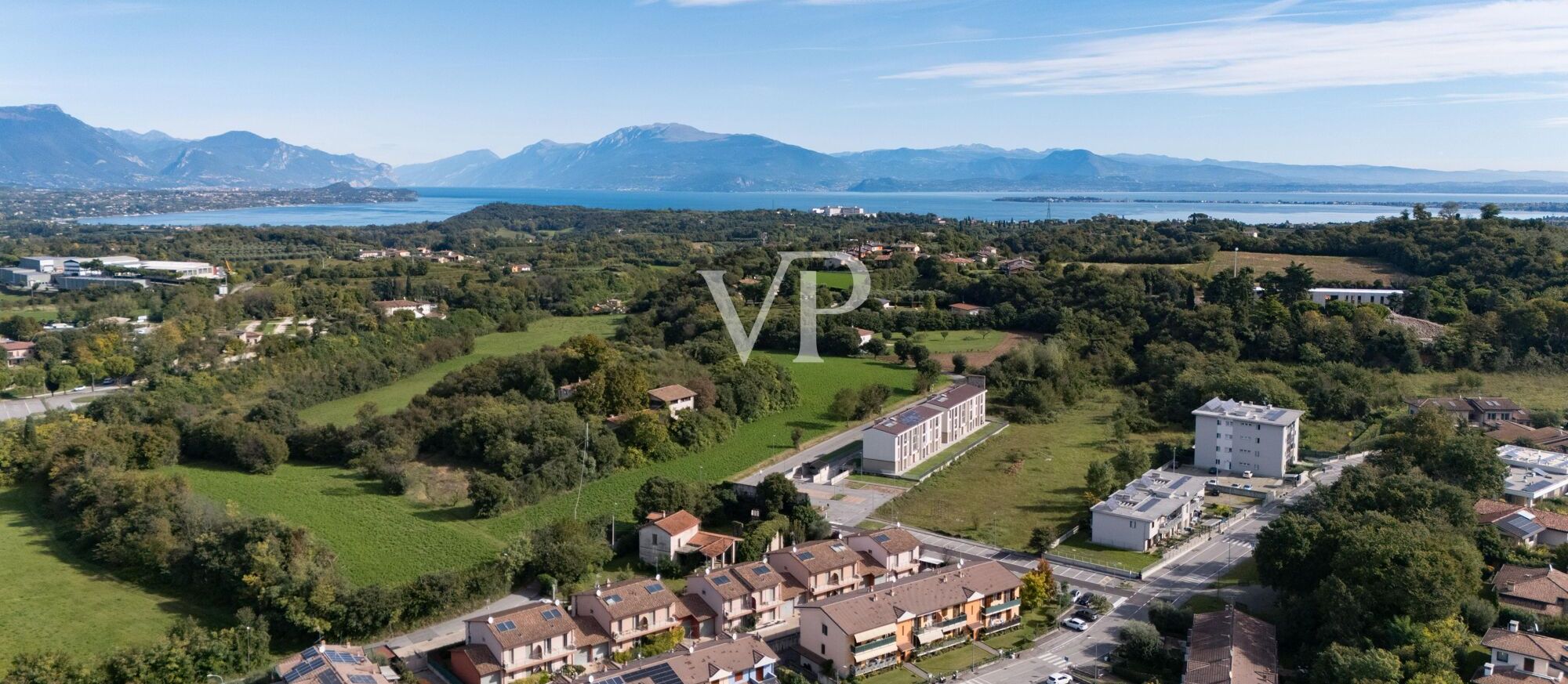 Villa mit zwei unabhängigen Wohnungen und großem Park in Lonato del Garda