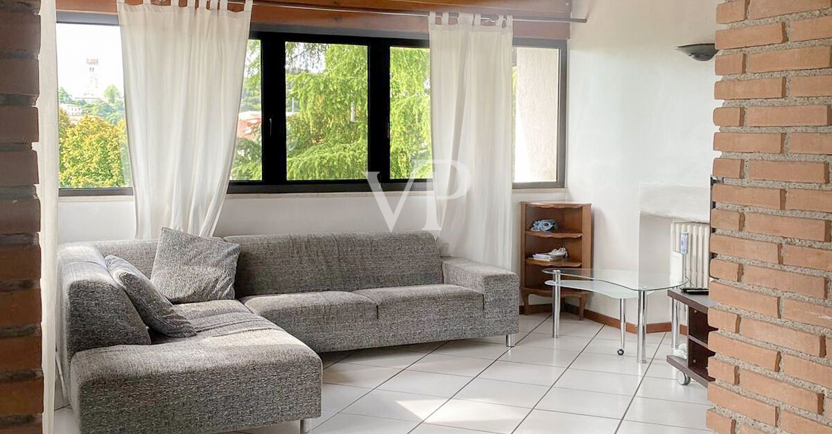 Villa mit zwei unabhängigen Wohnungen und großem Park in Lonato del Garda