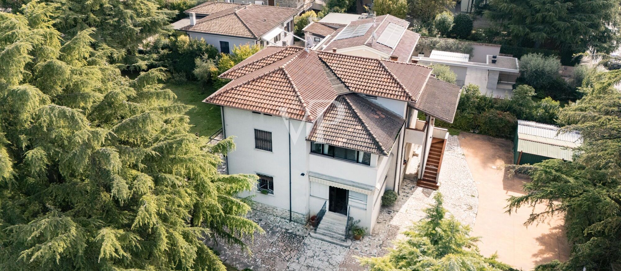 Villa mit zwei unabhängigen Wohnungen und großem Park in Lonato del Garda