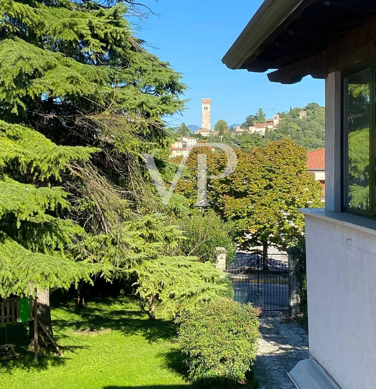 Villa bifamiliare con ampio parco a Lonato del Garda