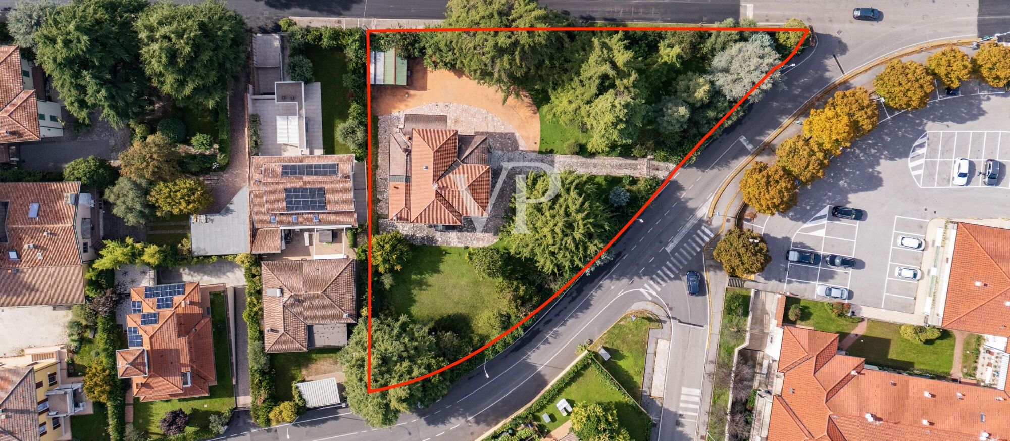 Villa mit zwei unabhängigen Wohnungen und großem Park in Lonato del Garda