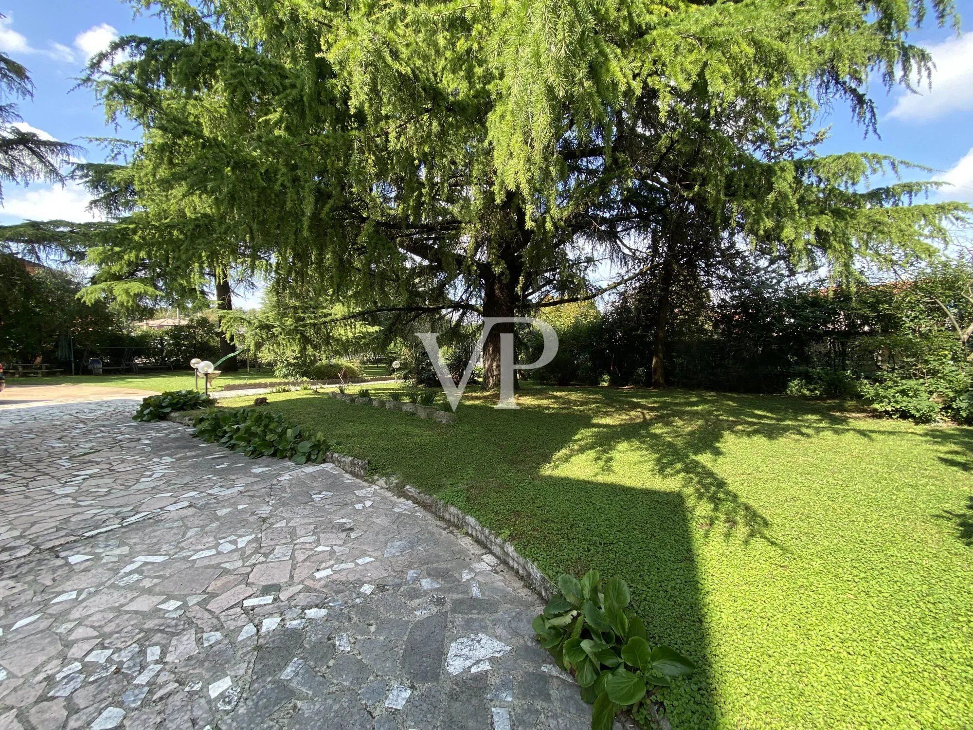 Doppelhaushälfte mit großem Park in Lonato del Garda
