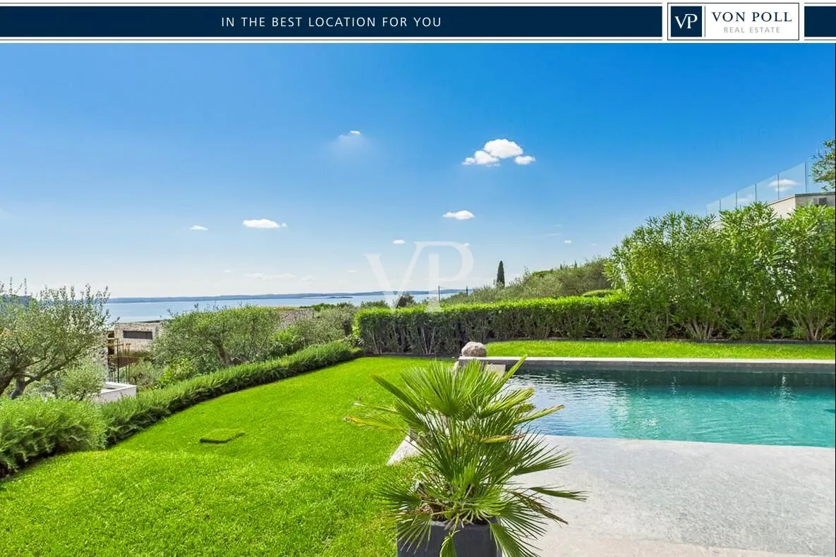 Exclusiva villa de diseño con vistas a la bahía de Garda: estilo, tranquilidad y lujo mediterráneo