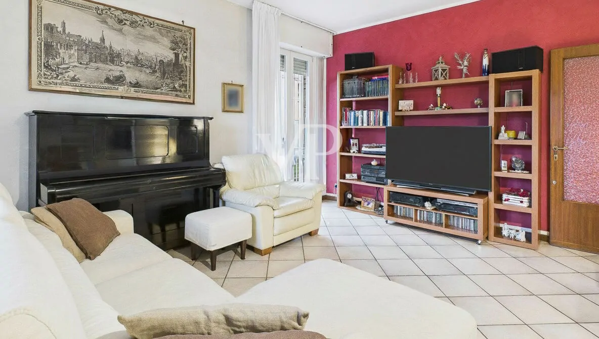 Three-room apartment with garage near Porta Nuova station