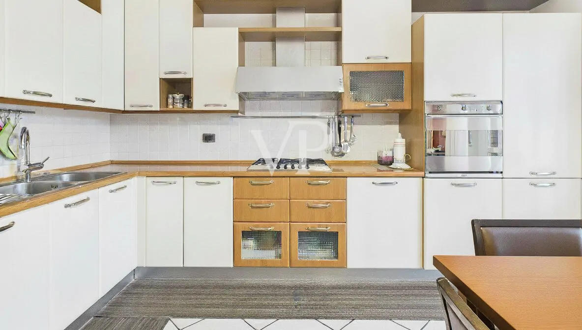 Three-room apartment with garage near Porta Nuova station