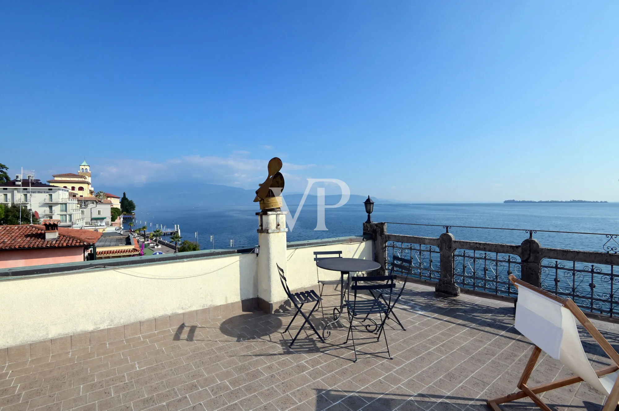 Lakefront villa in Gardone Riviera