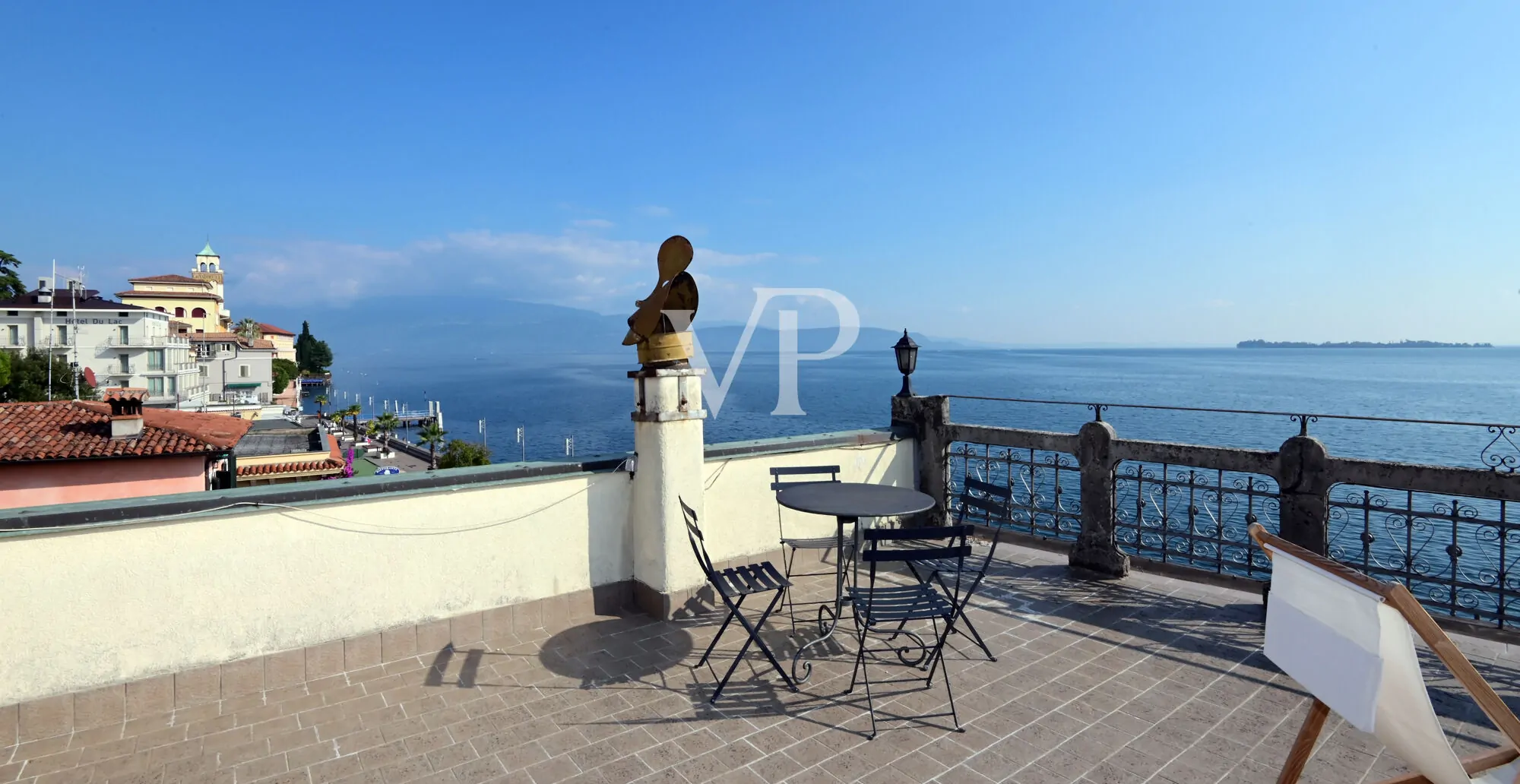 Villa fronte lago a Gardone Riviera