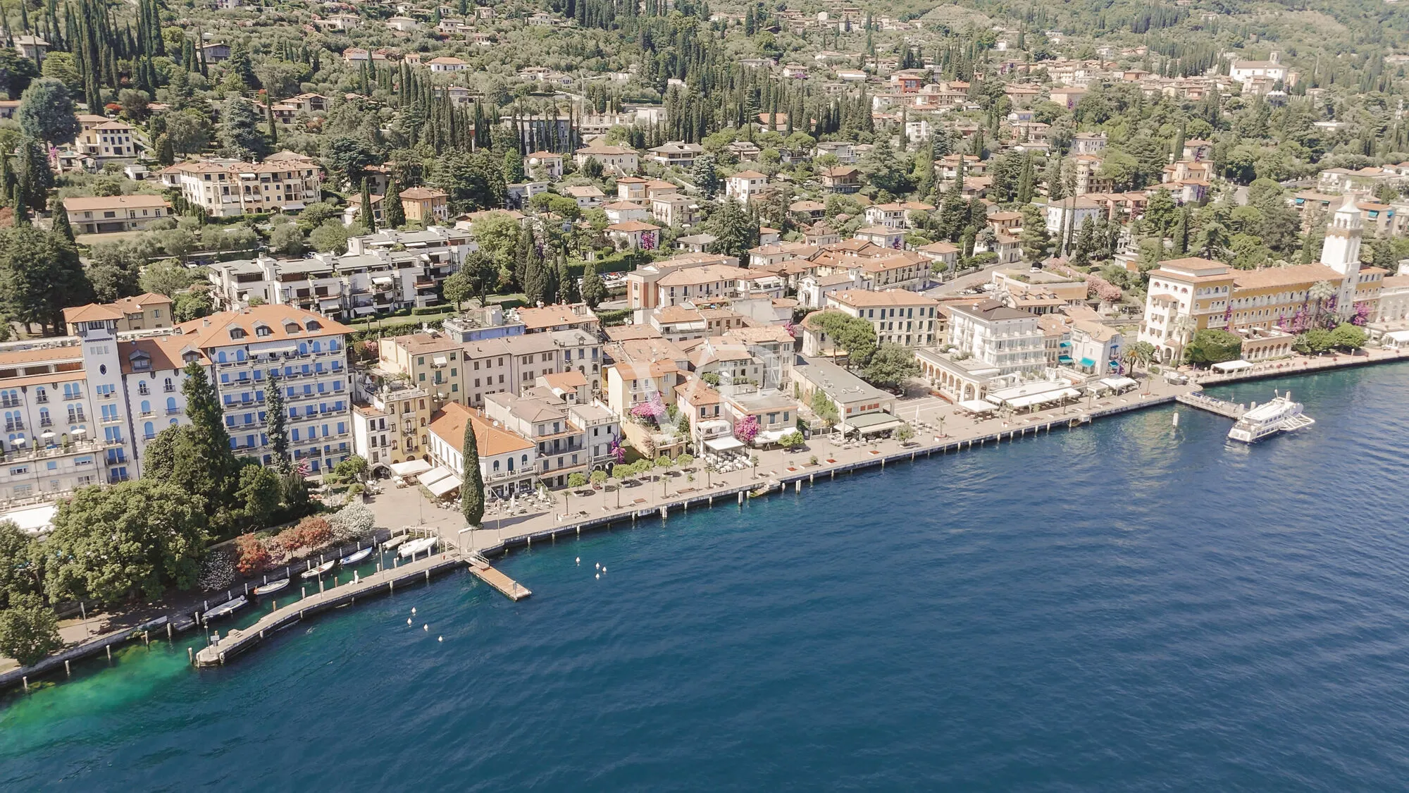 Lakefront villa in Gardone Riviera