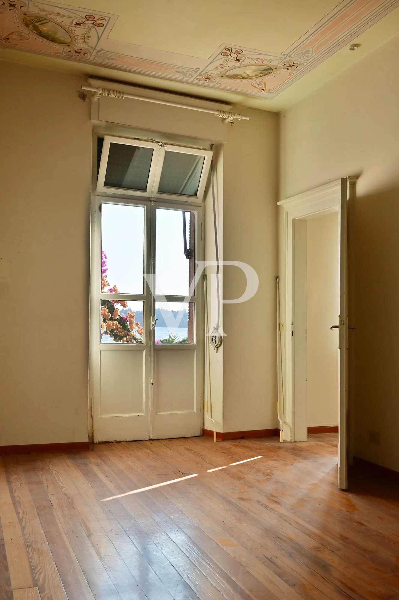 Lakefront villa in Gardone Riviera