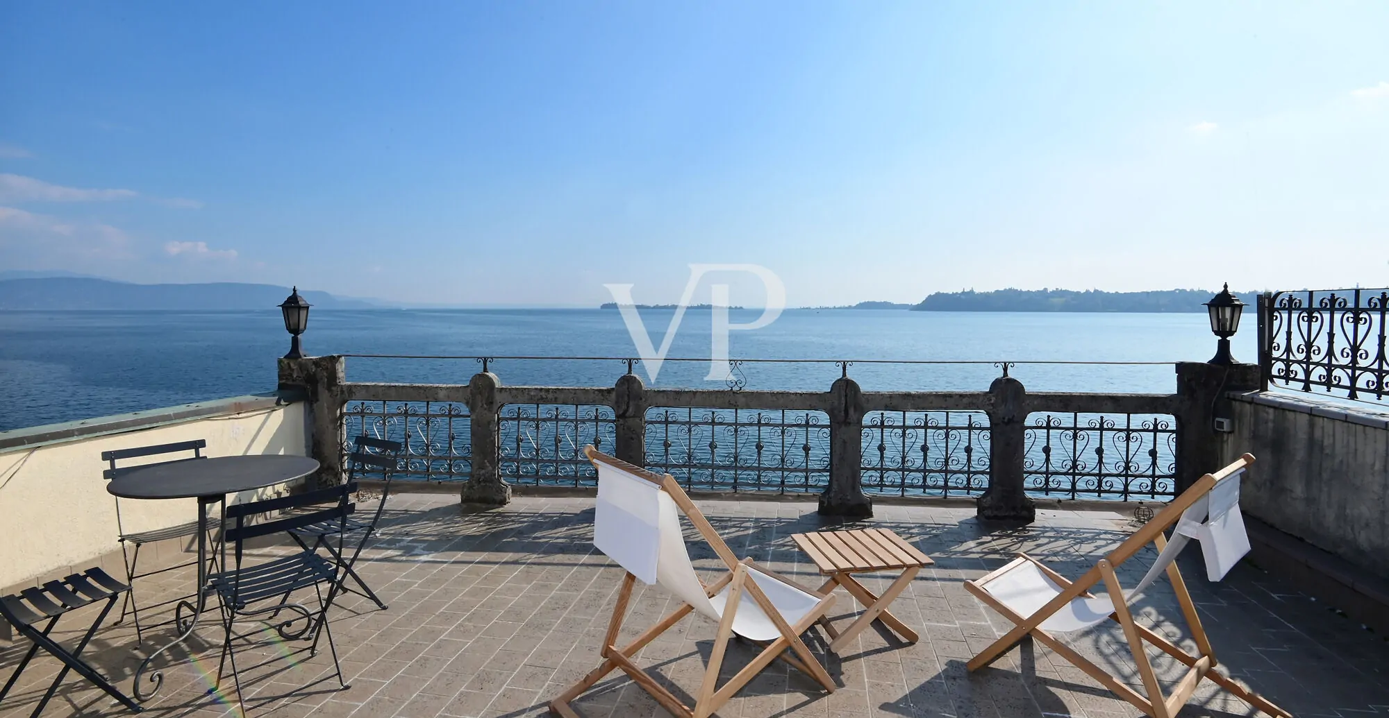 Villa fronte lago a Gardone Riviera