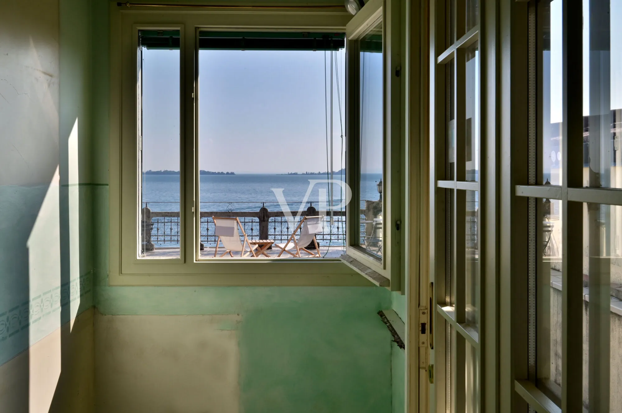 Lakefront villa in Gardone Riviera