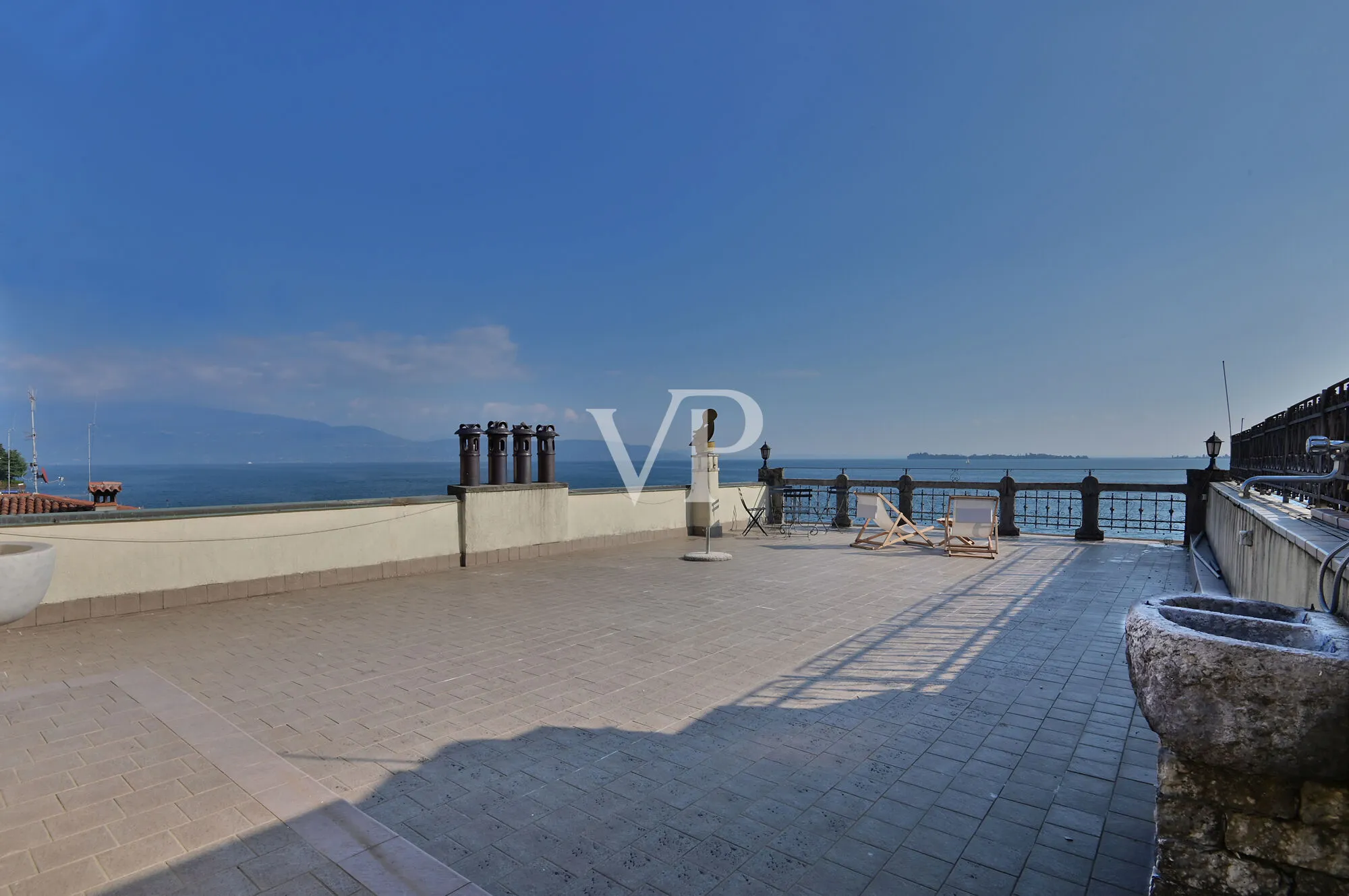 Lakefront villa in Gardone Riviera