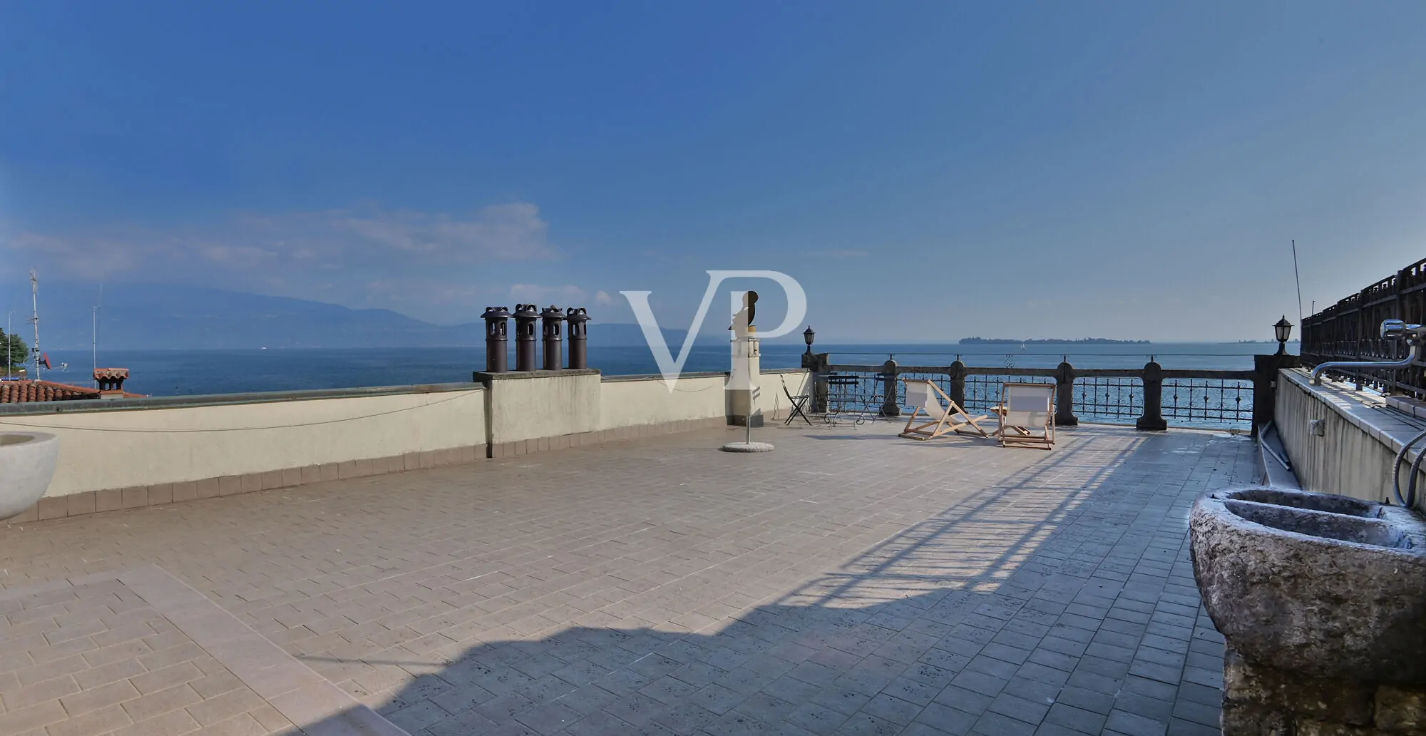 Villa fronte lago a Gardone Riviera