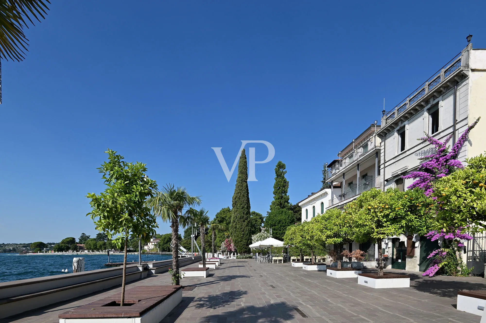 Lakefront villa in Gardone Riviera