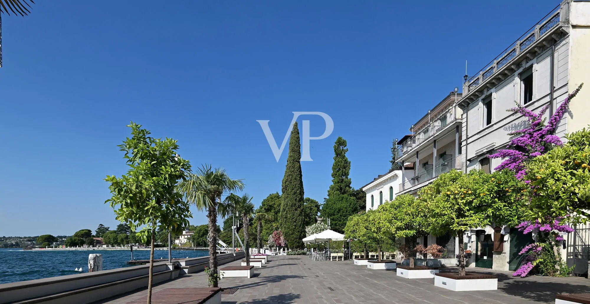 Villa fronte lago a Gardone Riviera