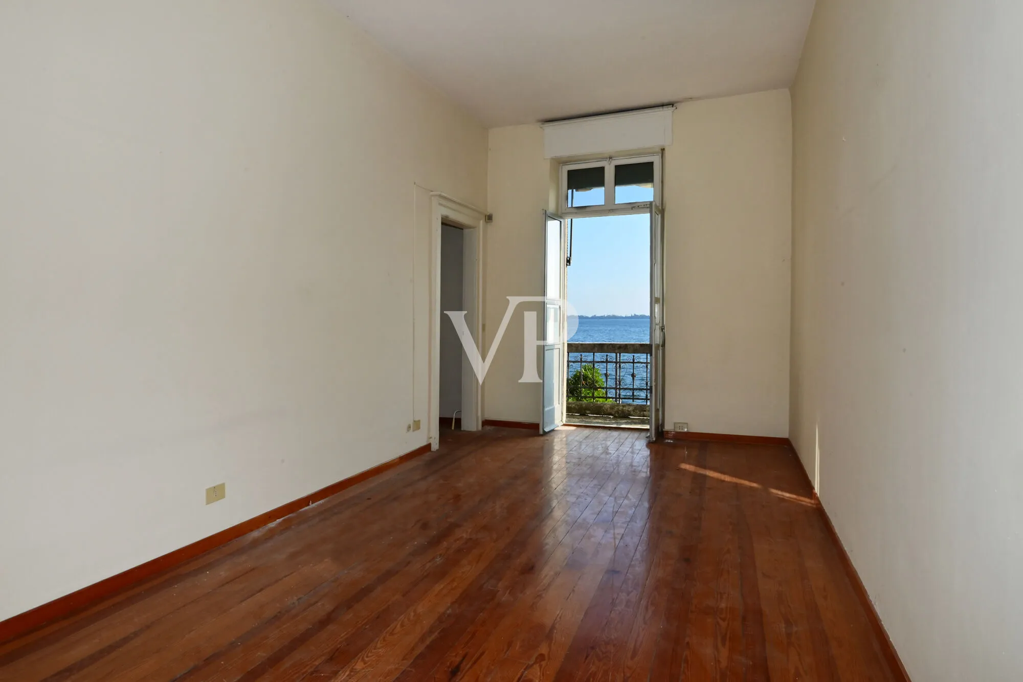 Lakefront villa in Gardone Riviera