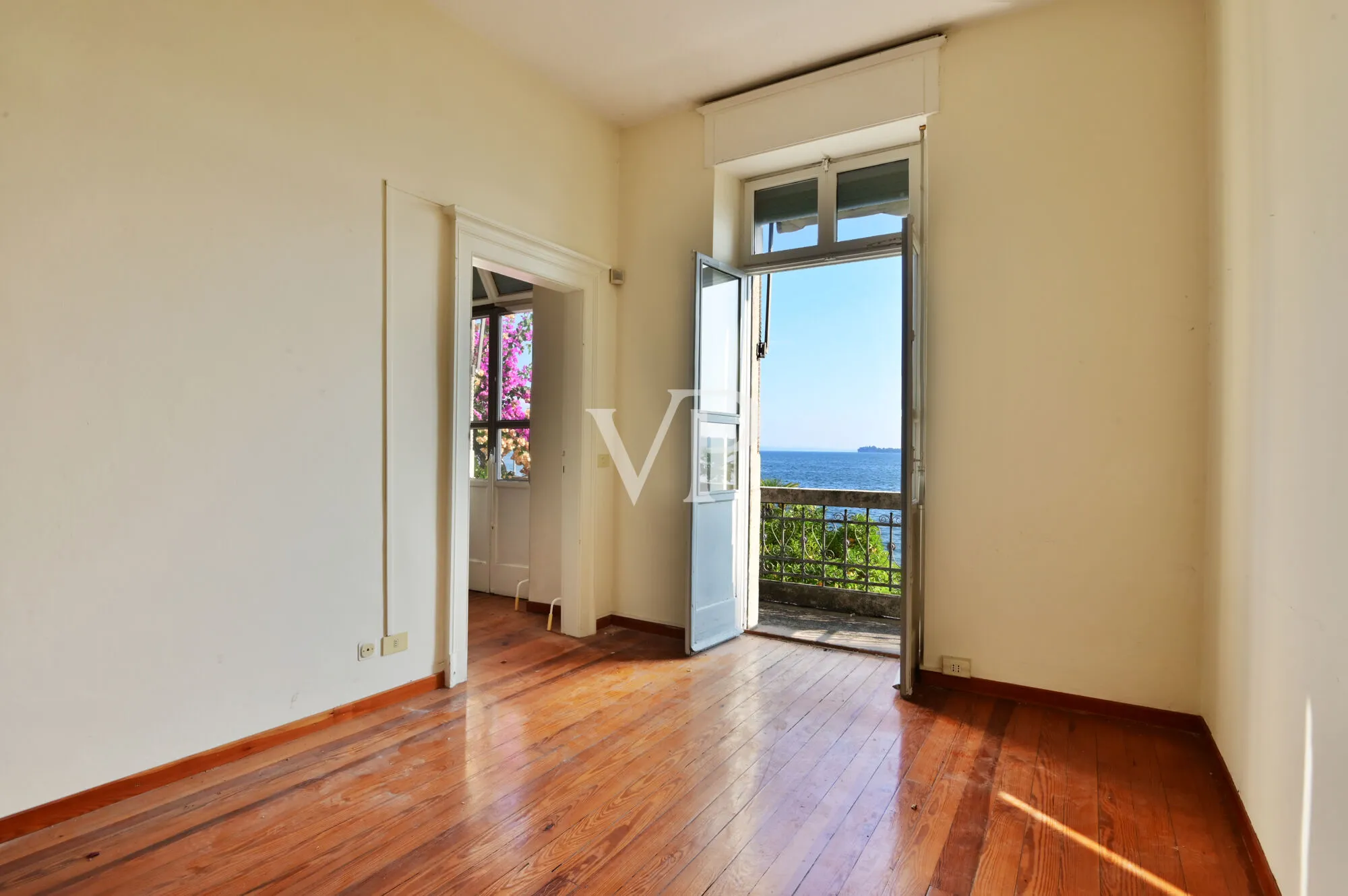 Lakefront villa in Gardone Riviera