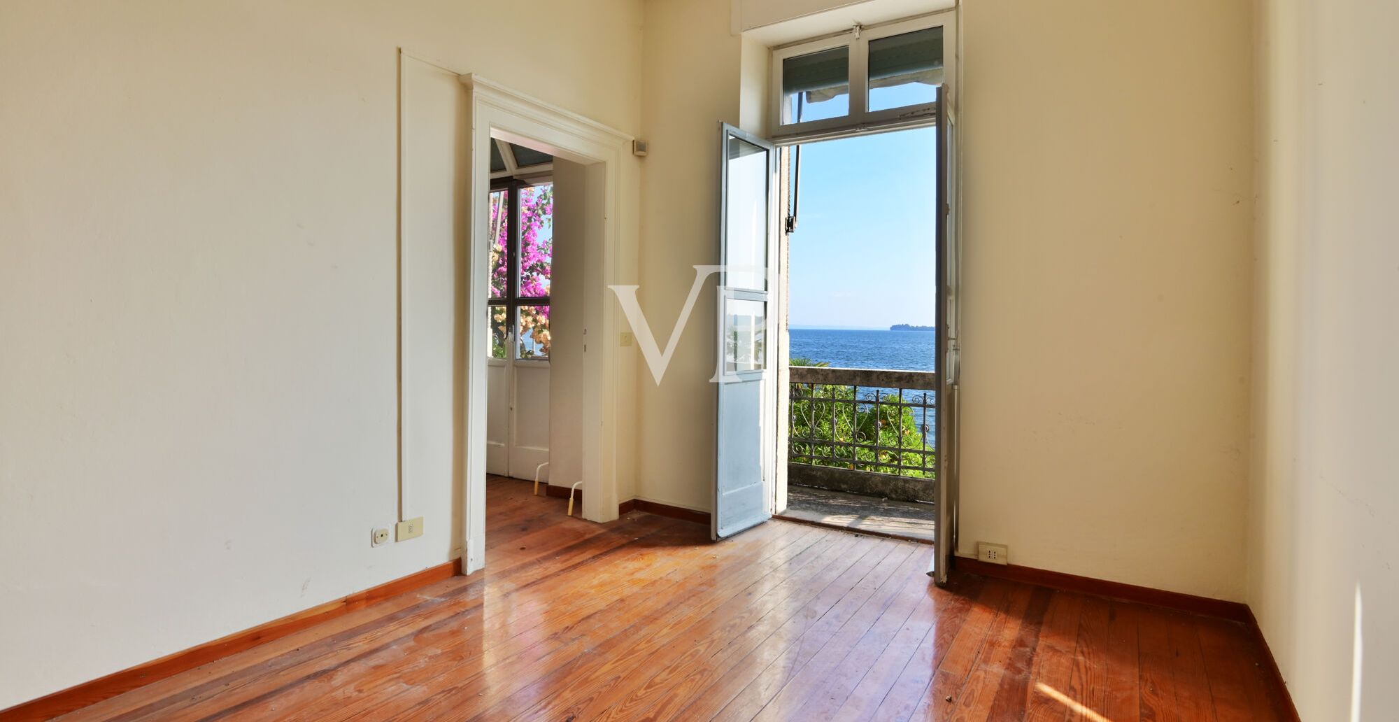 Villa am Seeufer