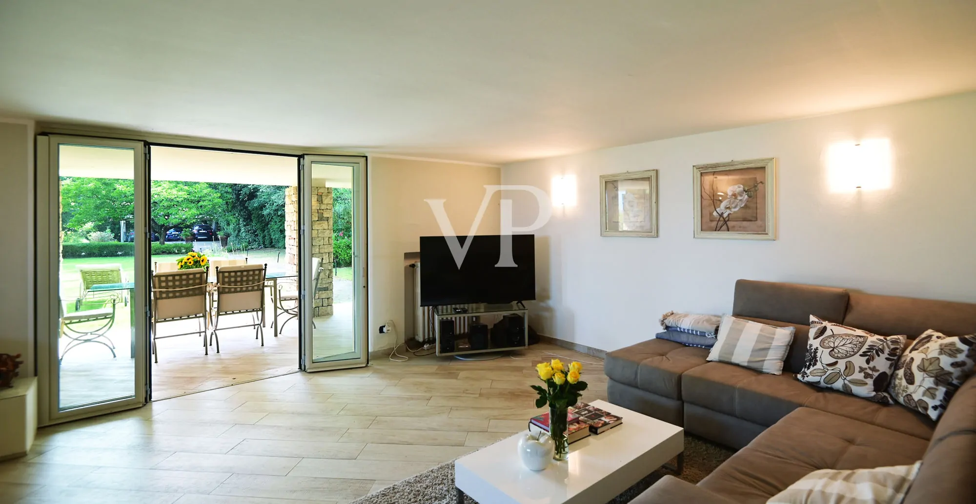 Villa esclusiva con vista lago, piscina e parco privato a pochi passi dalla Rocca di Manerba