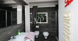 von_poll_real_estate_property_IT254922569_image_54