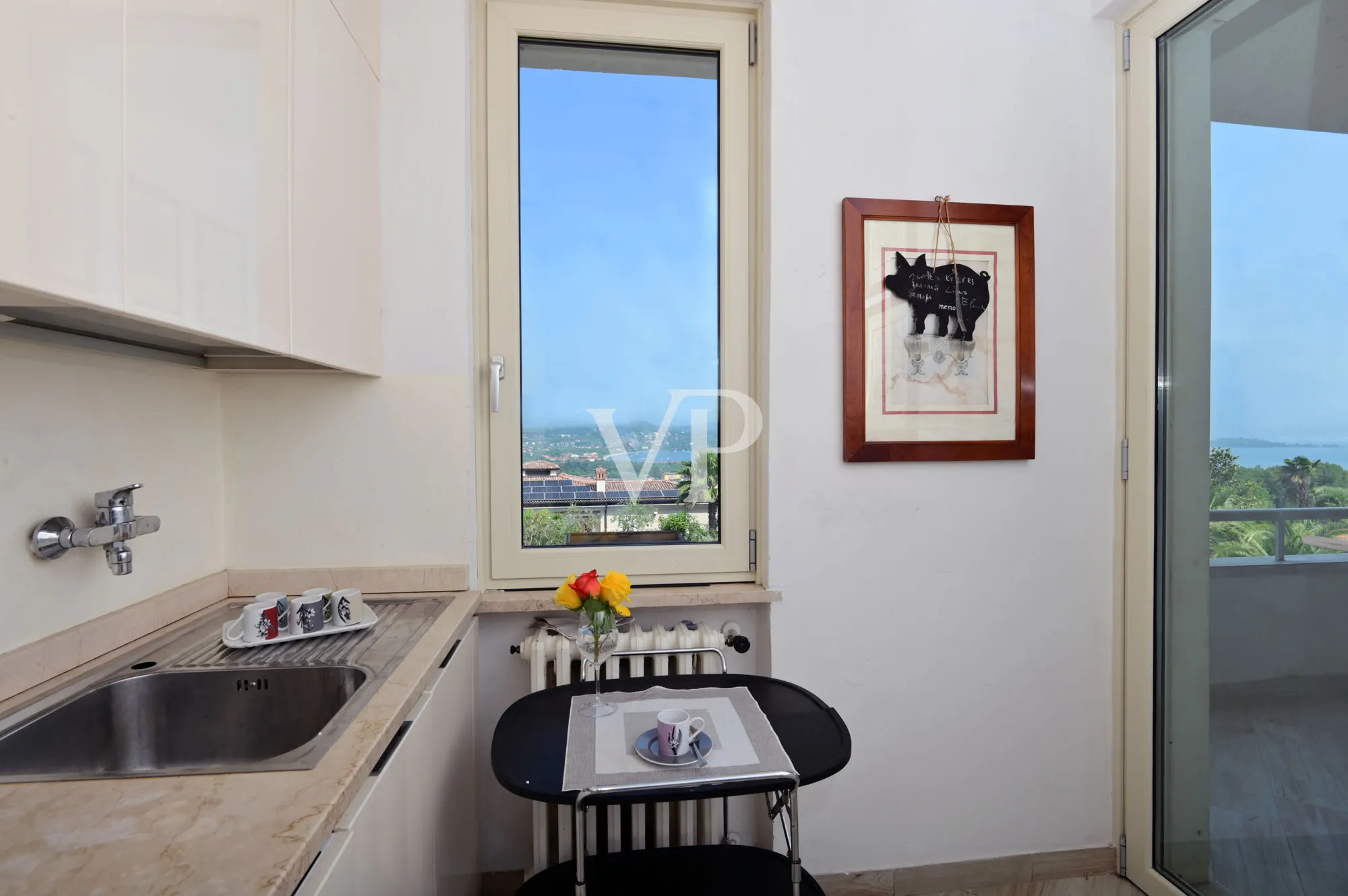 Villa esclusiva con vista lago, piscina e parco privato a pochi passi dalla Rocca di Manerba