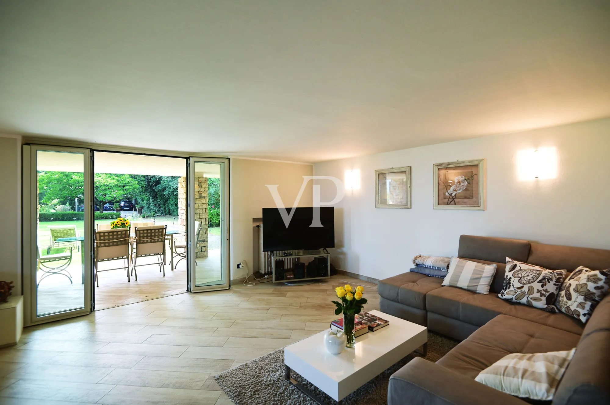 Villa esclusiva con vista lago, piscina e parco privato a pochi passi dalla Rocca di Manerba