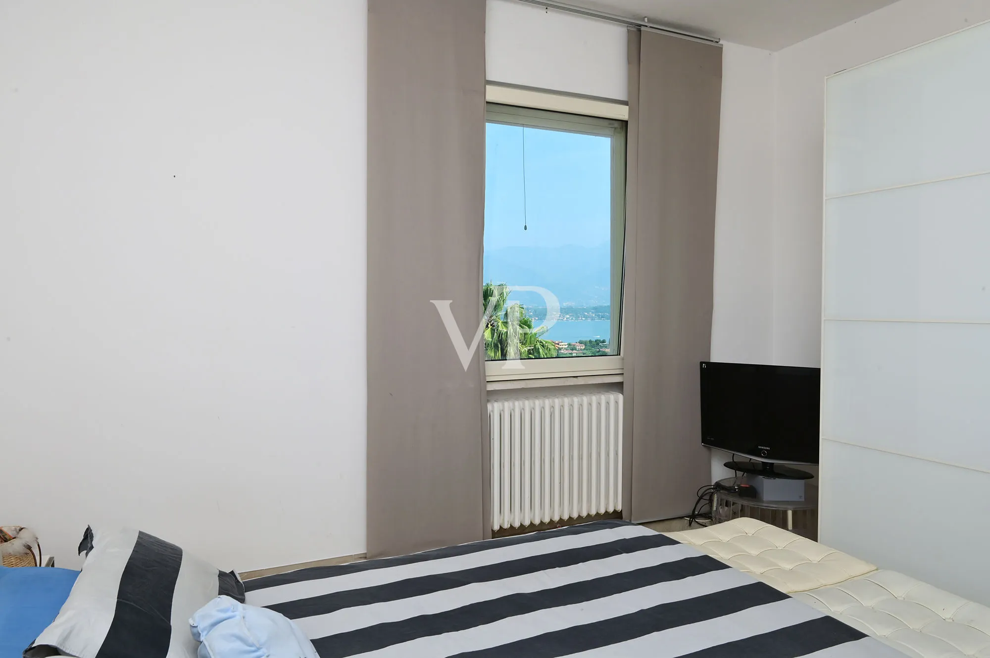 Villa esclusiva con vista lago, piscina e parco privato a pochi passi dalla Rocca di Manerba