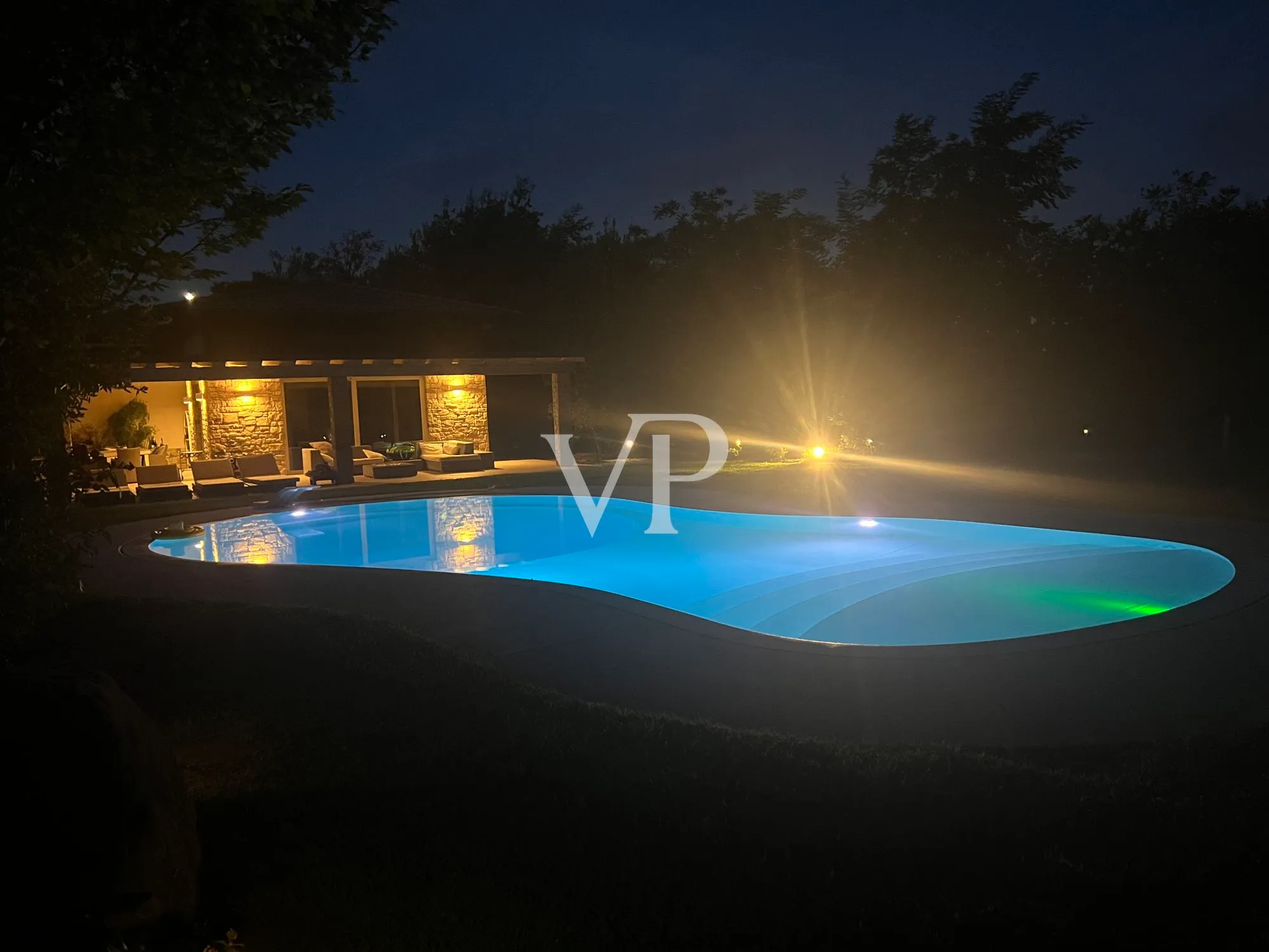 Villa esclusiva con vista lago, piscina e parco privato a pochi passi dalla Rocca di Manerba