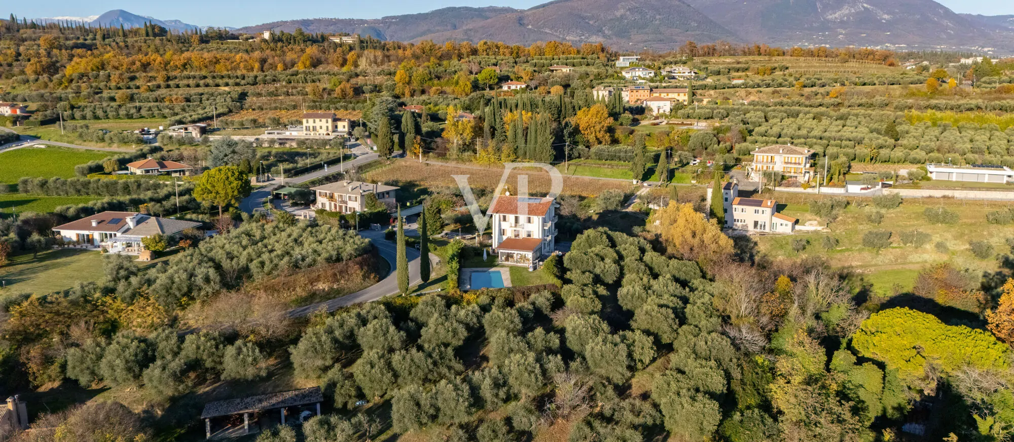 Hotel di 12 camere con piscina