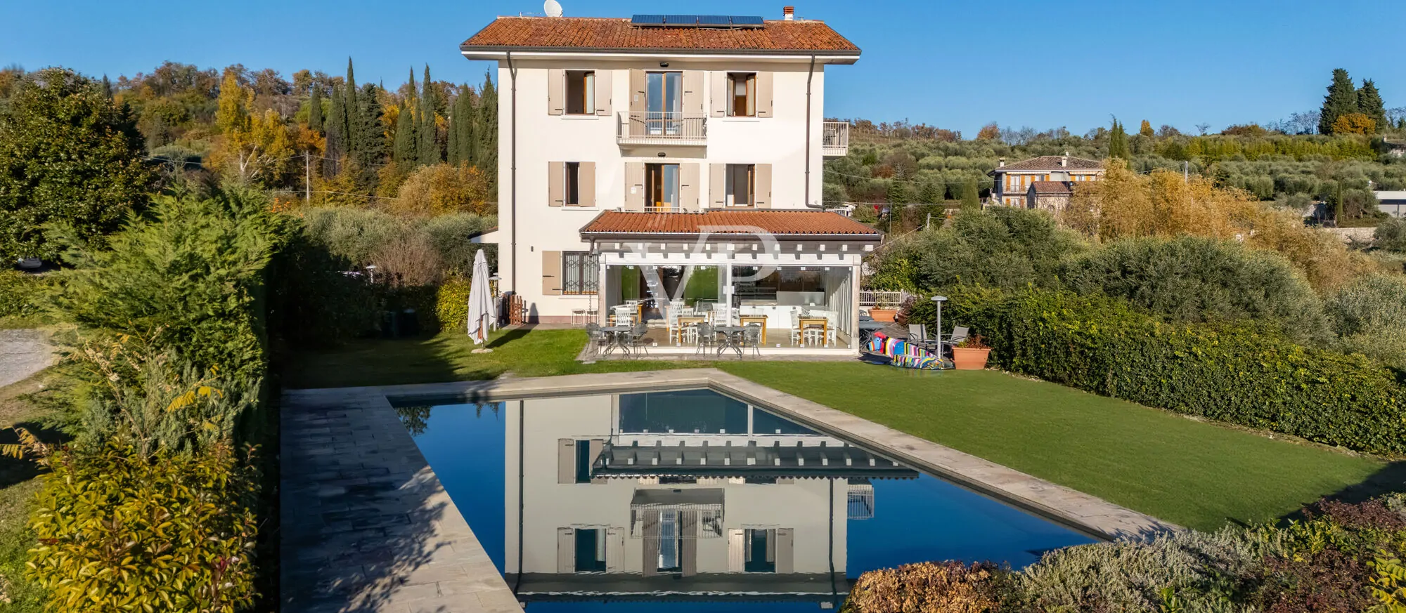 Hotel di 12 camere con piscina