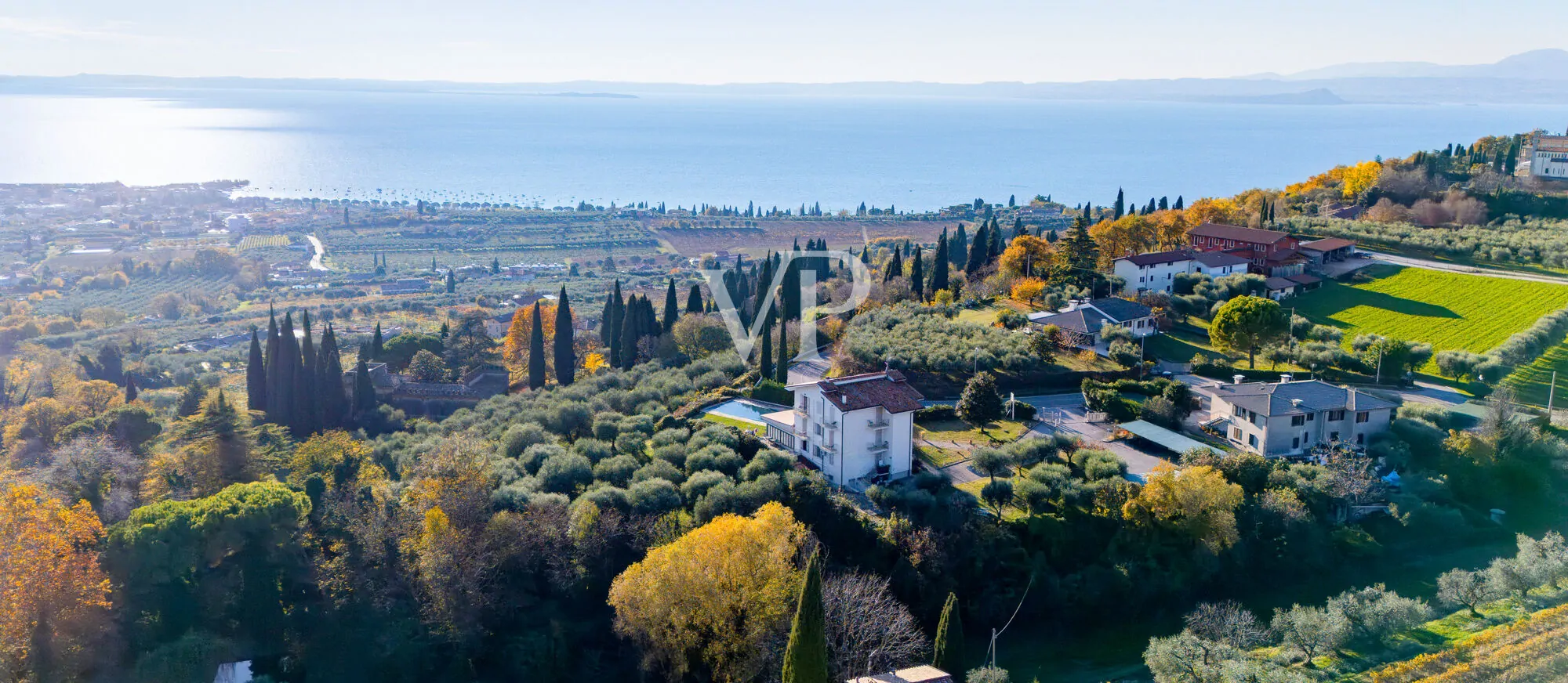 Hotel mit 12 Zimmern und Schwimmbad