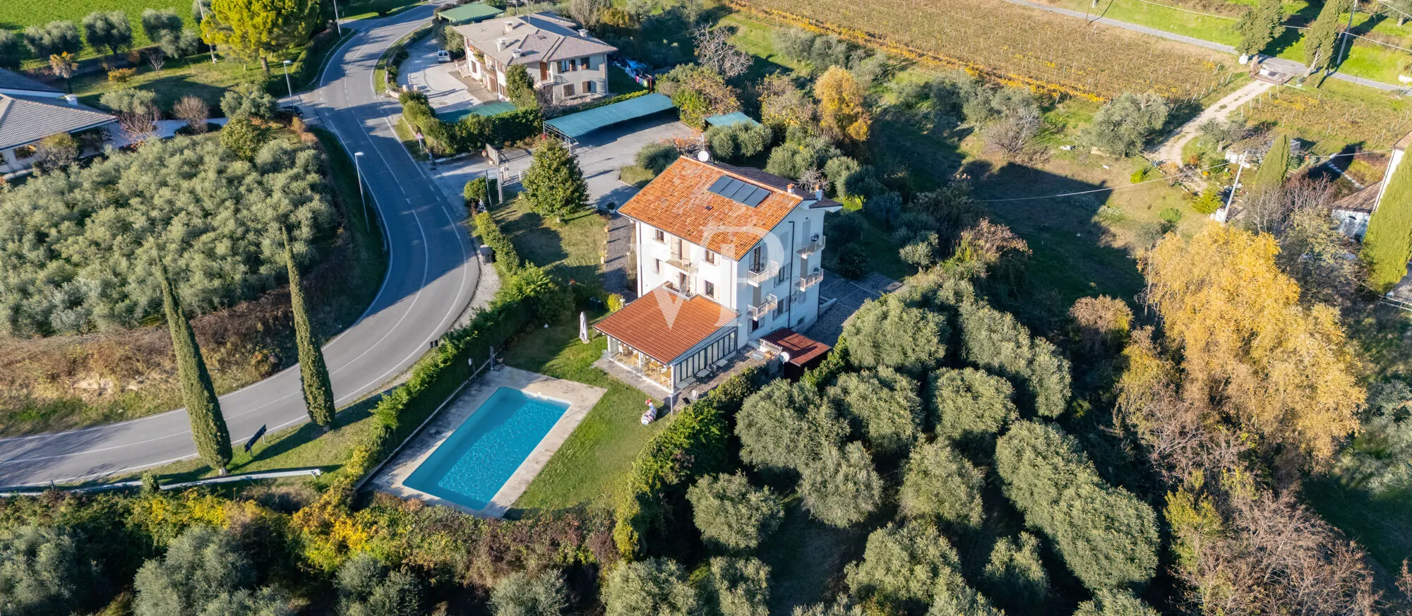 Hotel di 12 camere con piscina