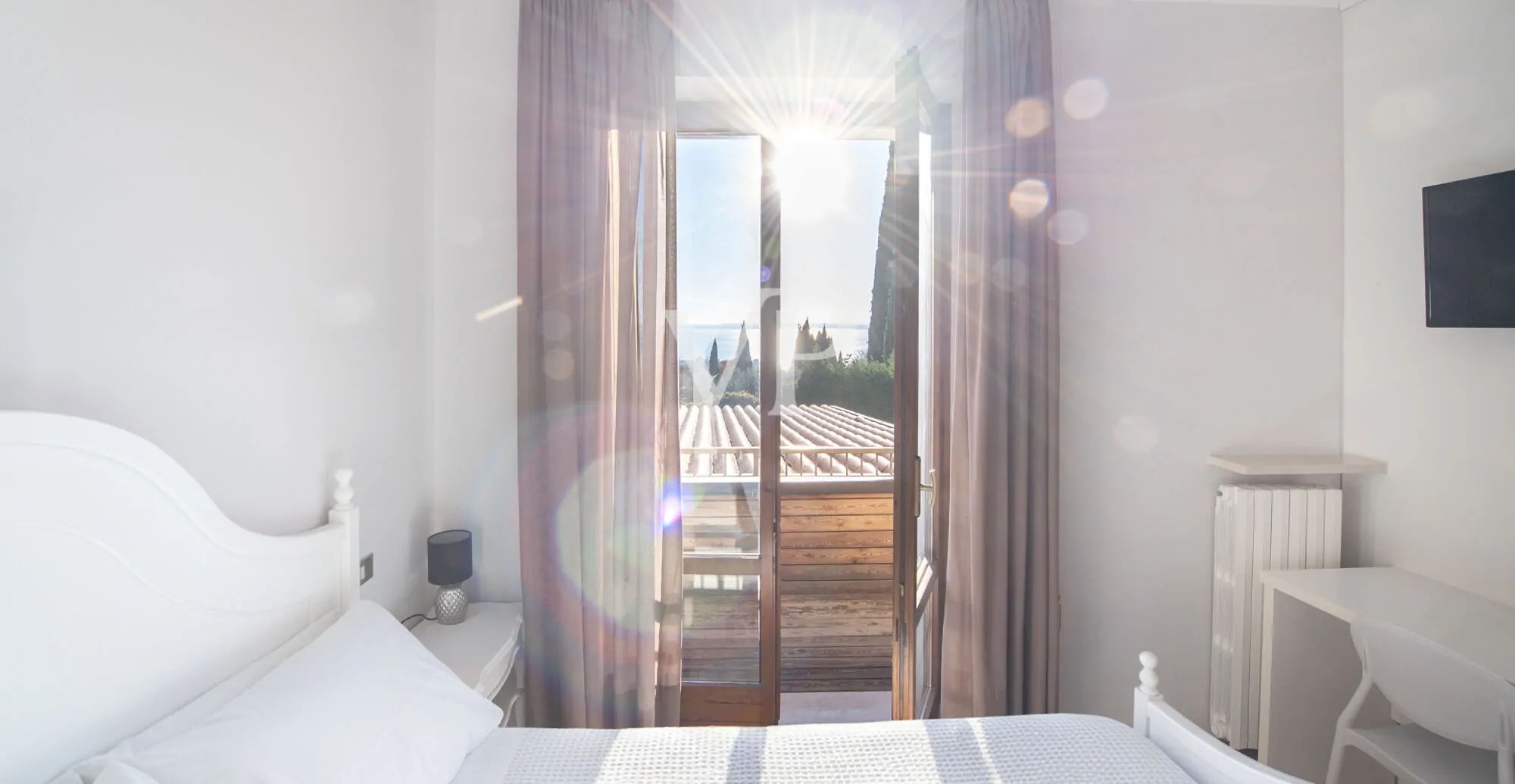 Hotel di 12 camere con piscina