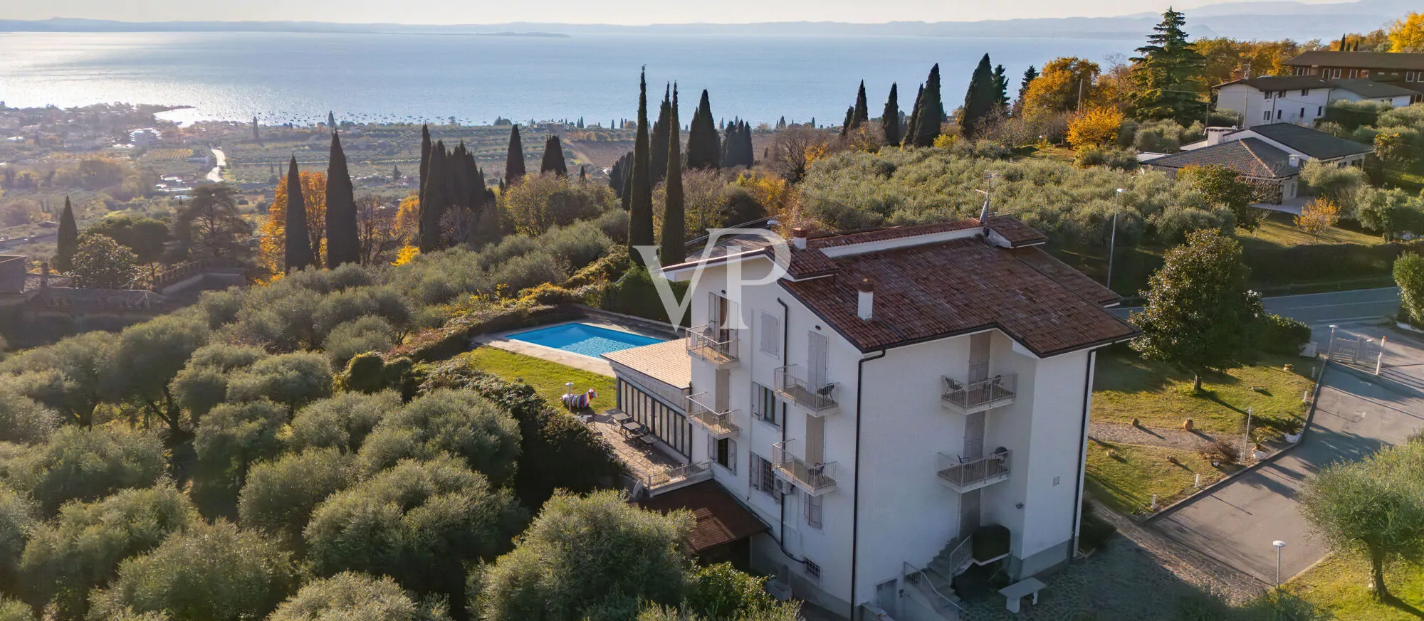 Hotel di 12 camere con piscina