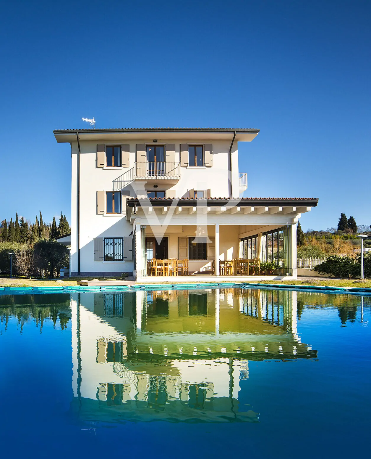Hotel di 12 camere con piscina