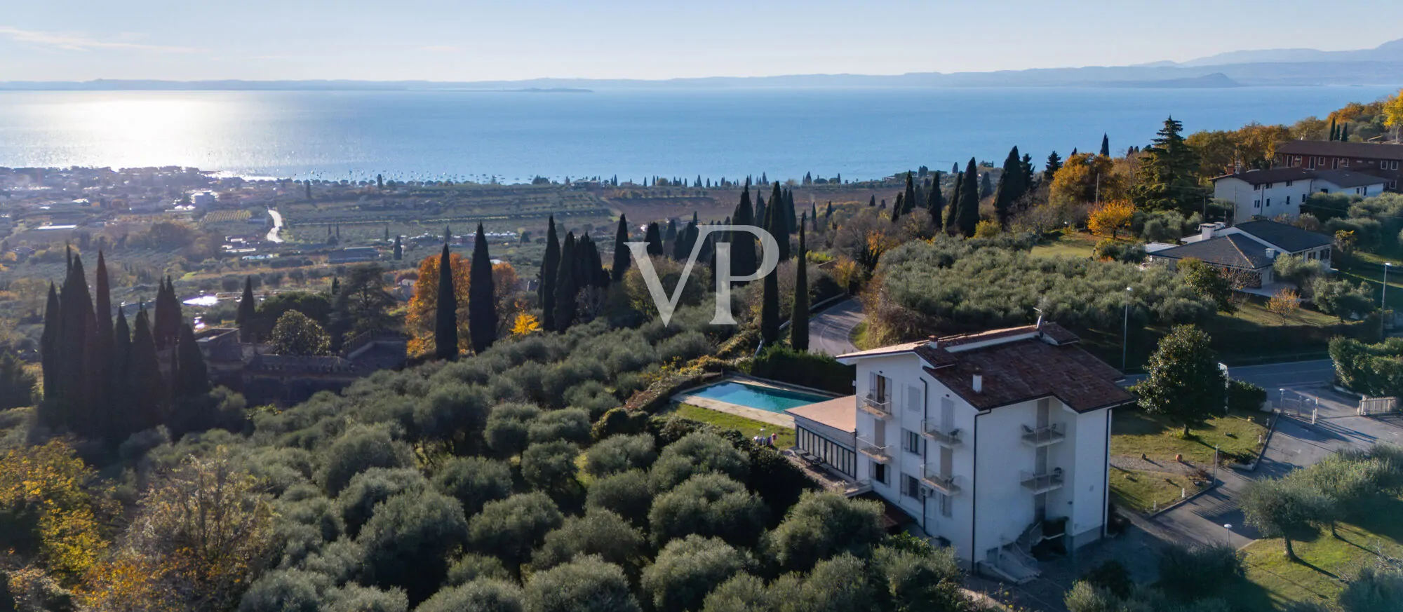 Hotel di 12 camere con piscina