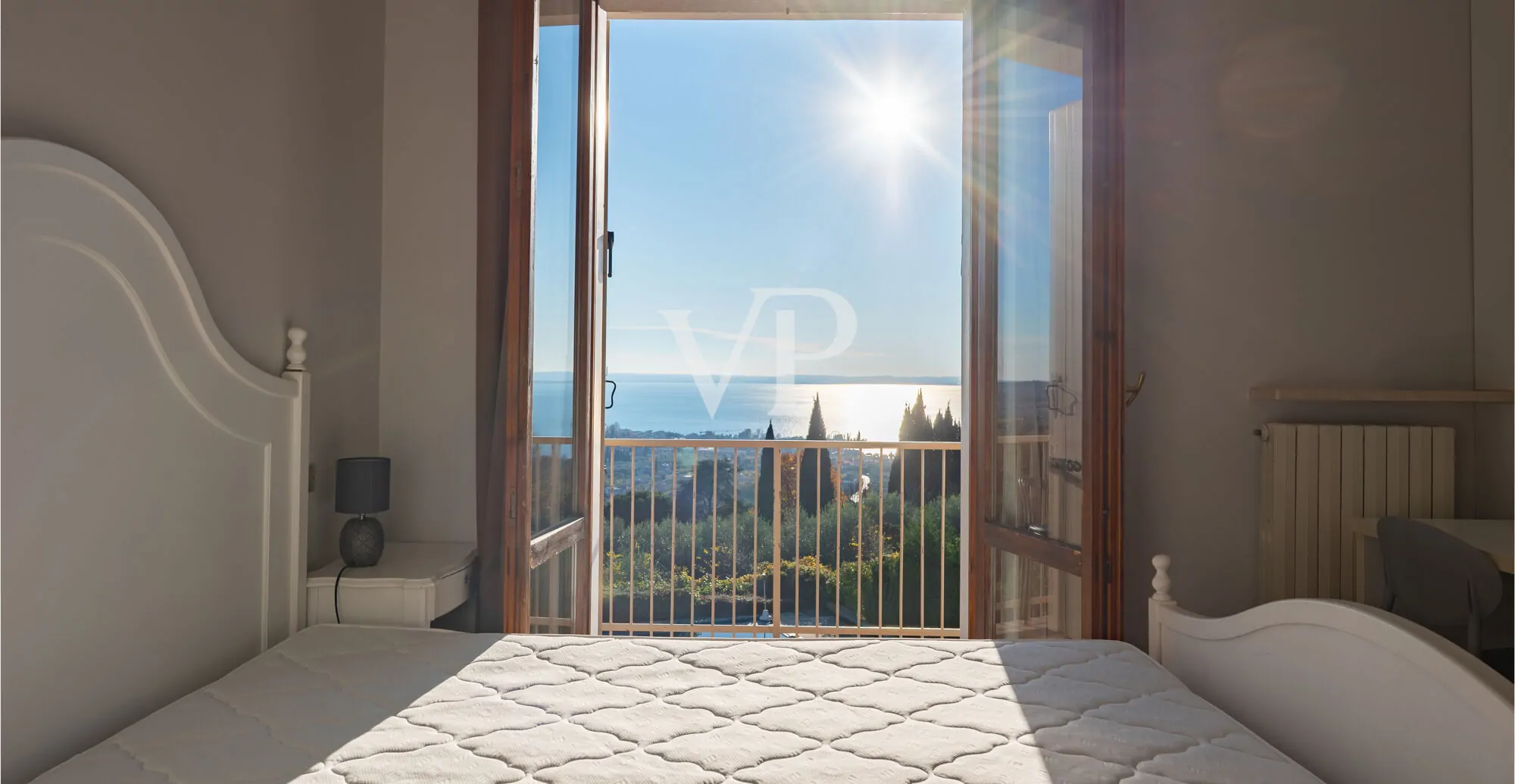 Hotel di 12 camere con piscina