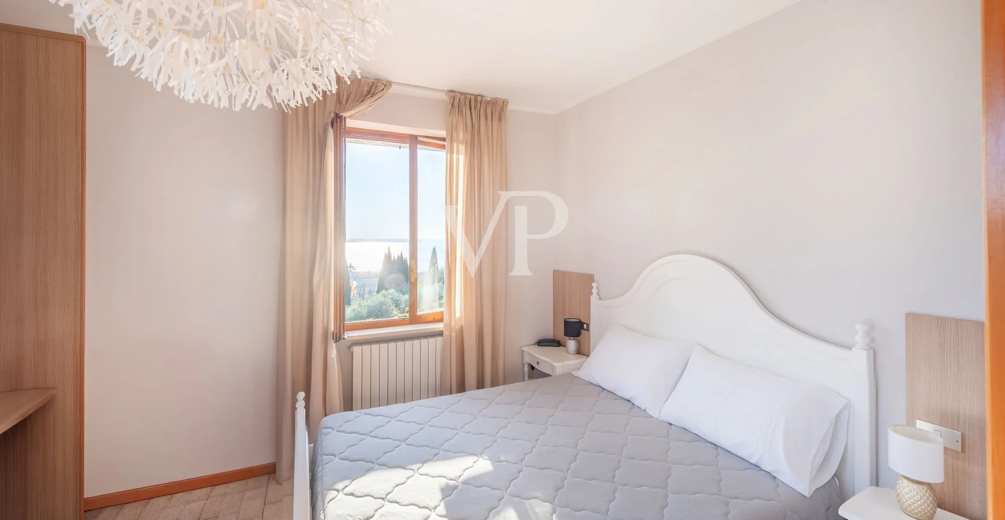 Hotel di 12 camere con piscina