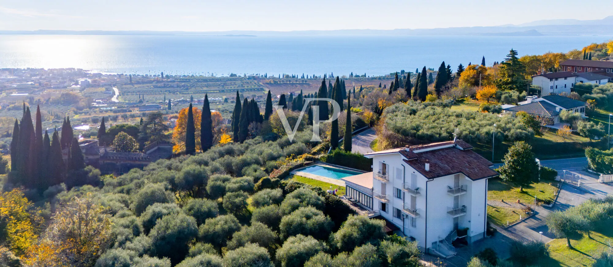 Hotel mit 12 Zimmern und Schwimmbad