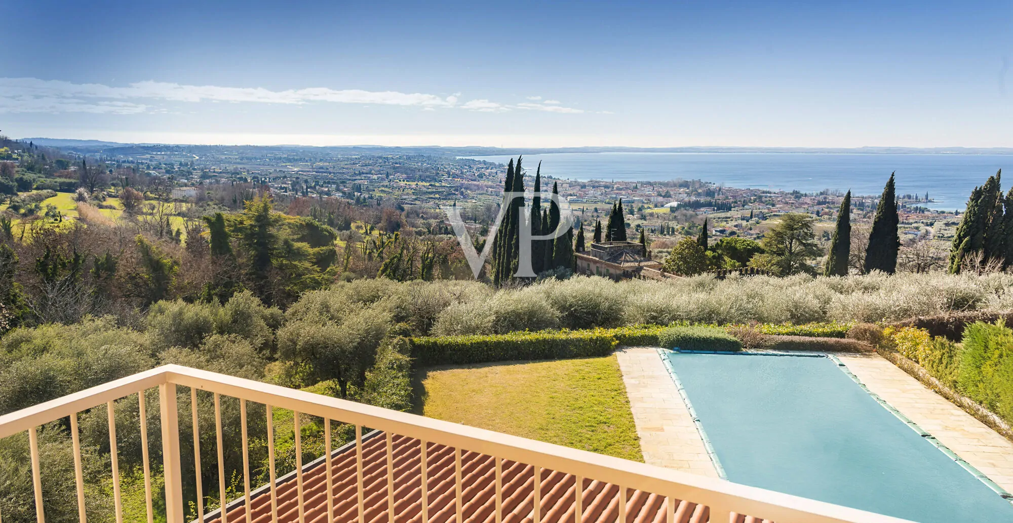 Hotel di 12 camere con piscina