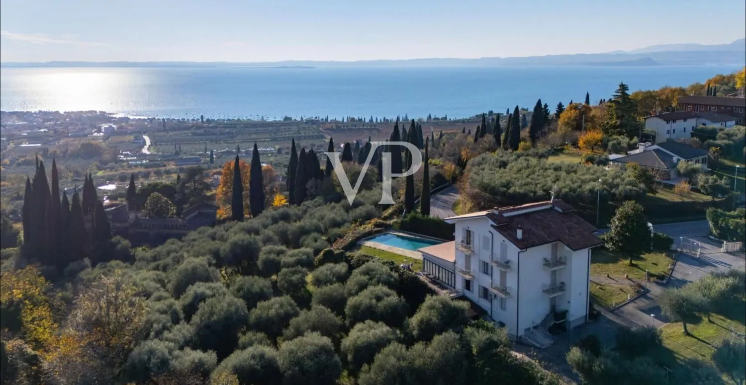 Hotel di 12 camere con piscina