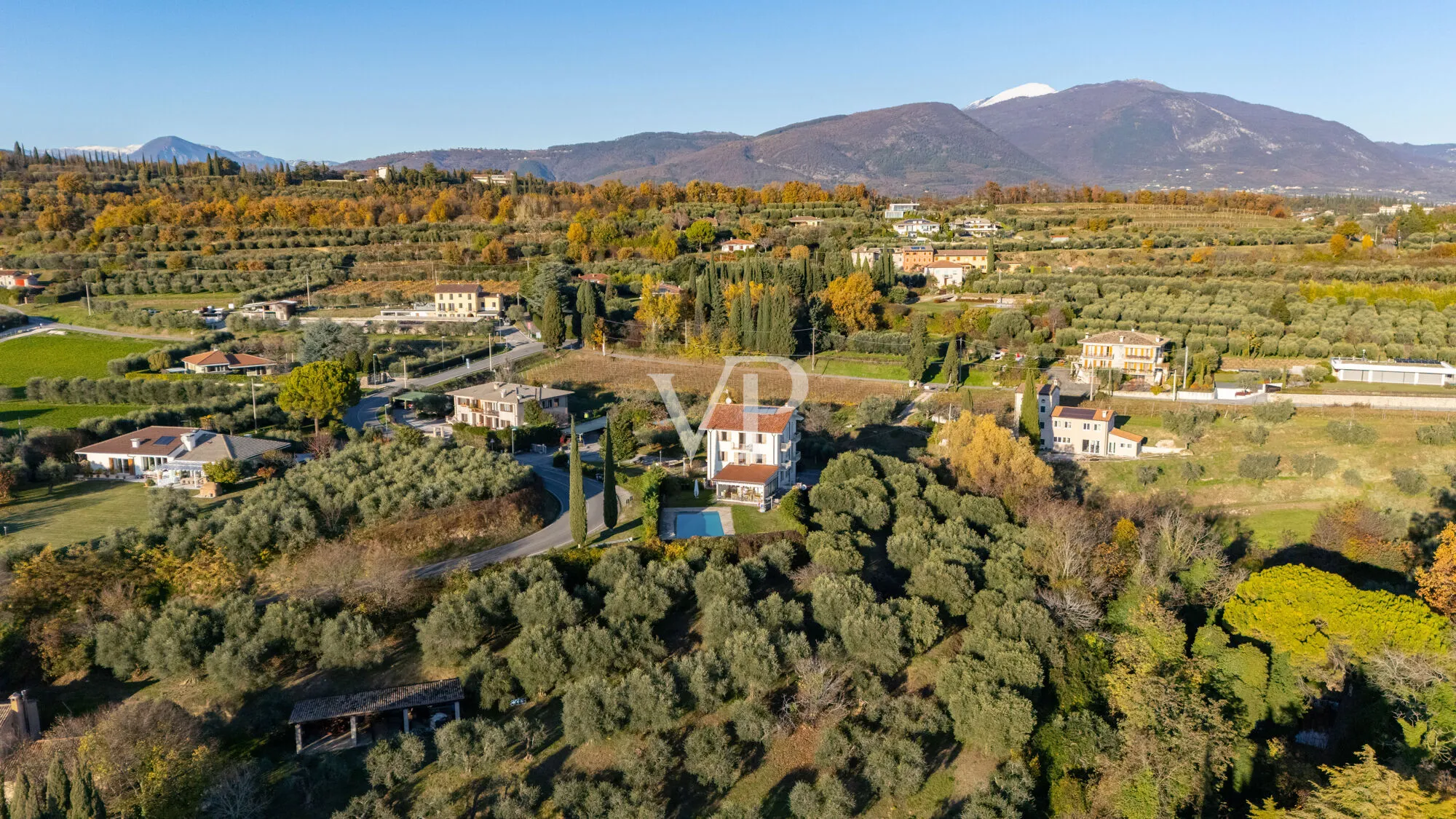 12-room hotel with swimming pool