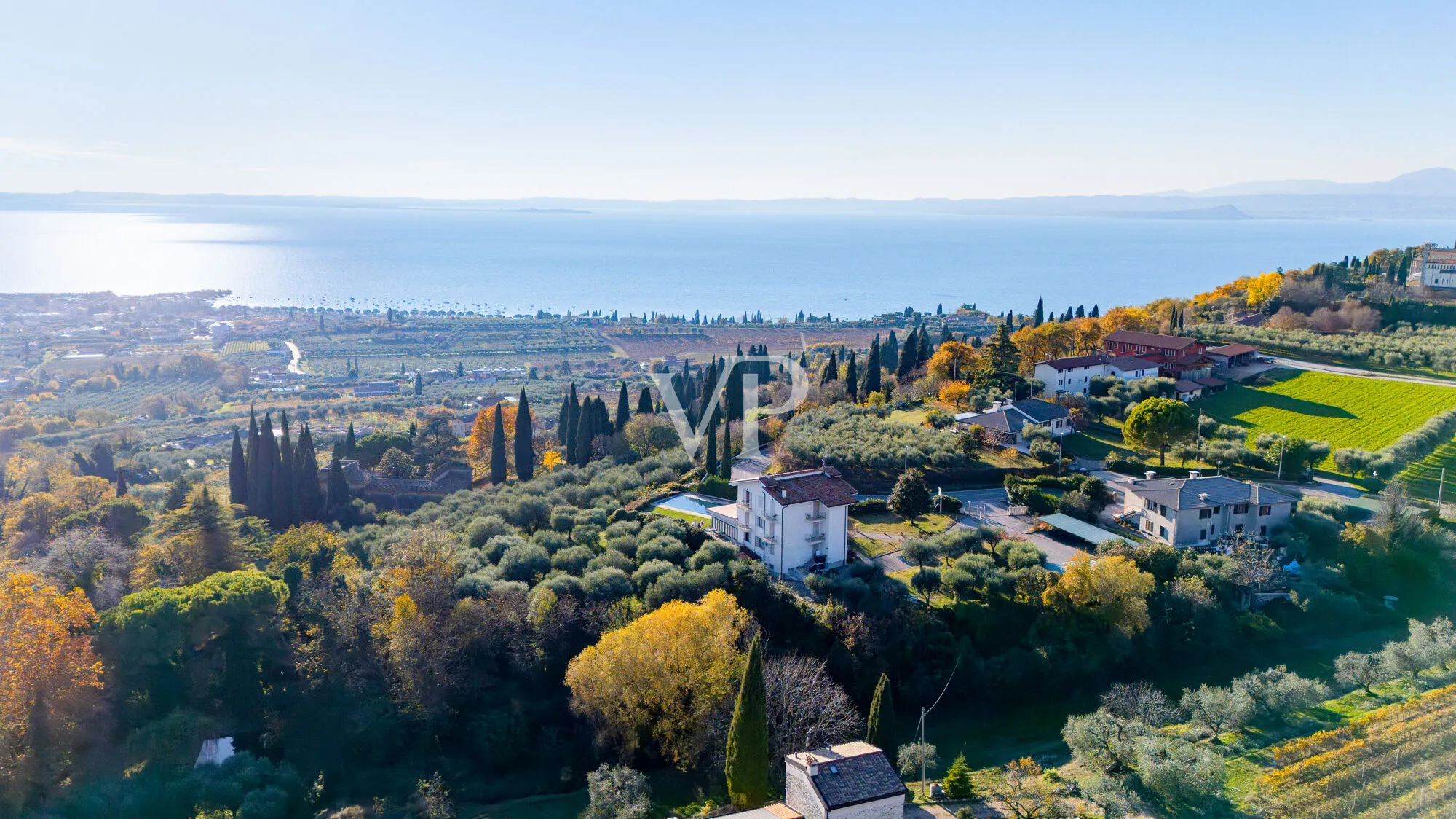 12-room hotel with swimming pool