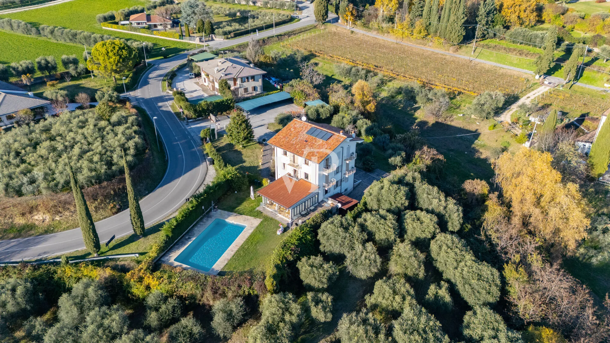 12-room hotel with swimming pool