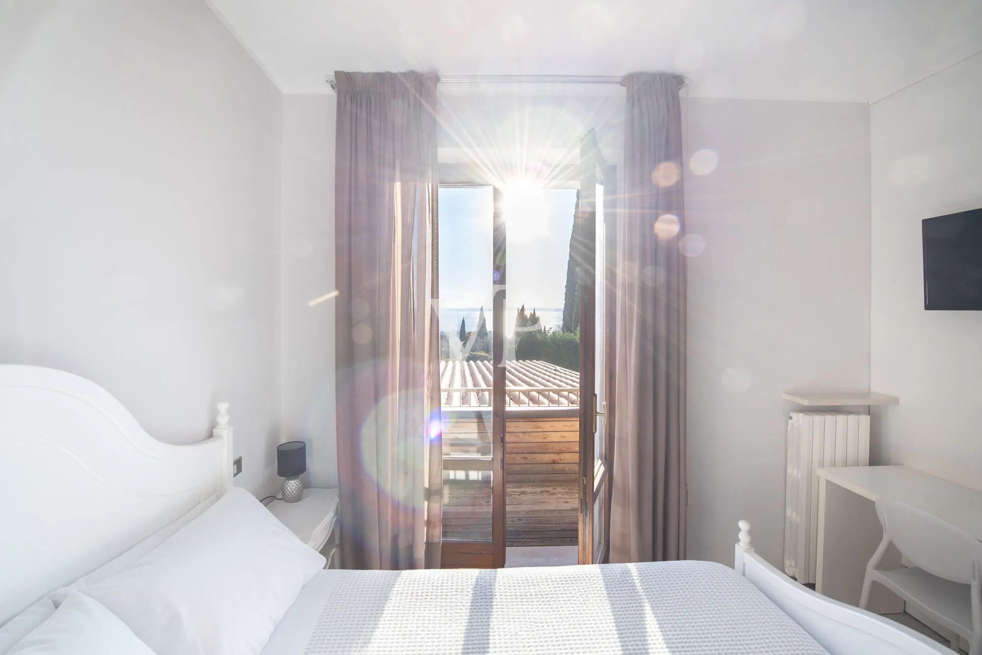 12-room hotel with swimming pool